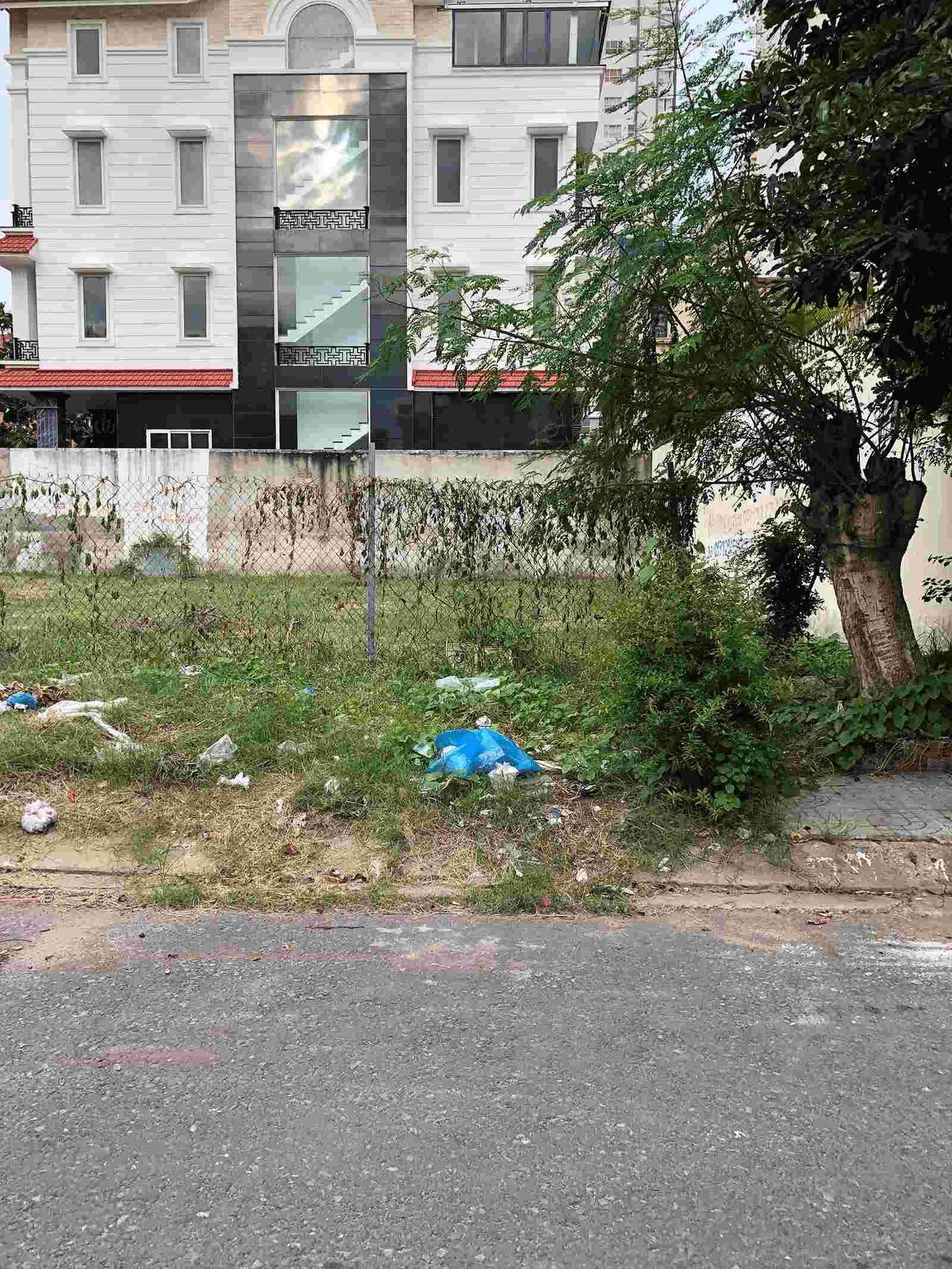 Bán đất biệt thự khu Him Lam Kênh Tẻ Quận 7 đường số 6 giá 120 triệu/m2, diện tích 200m2. LH: 0913.050.053