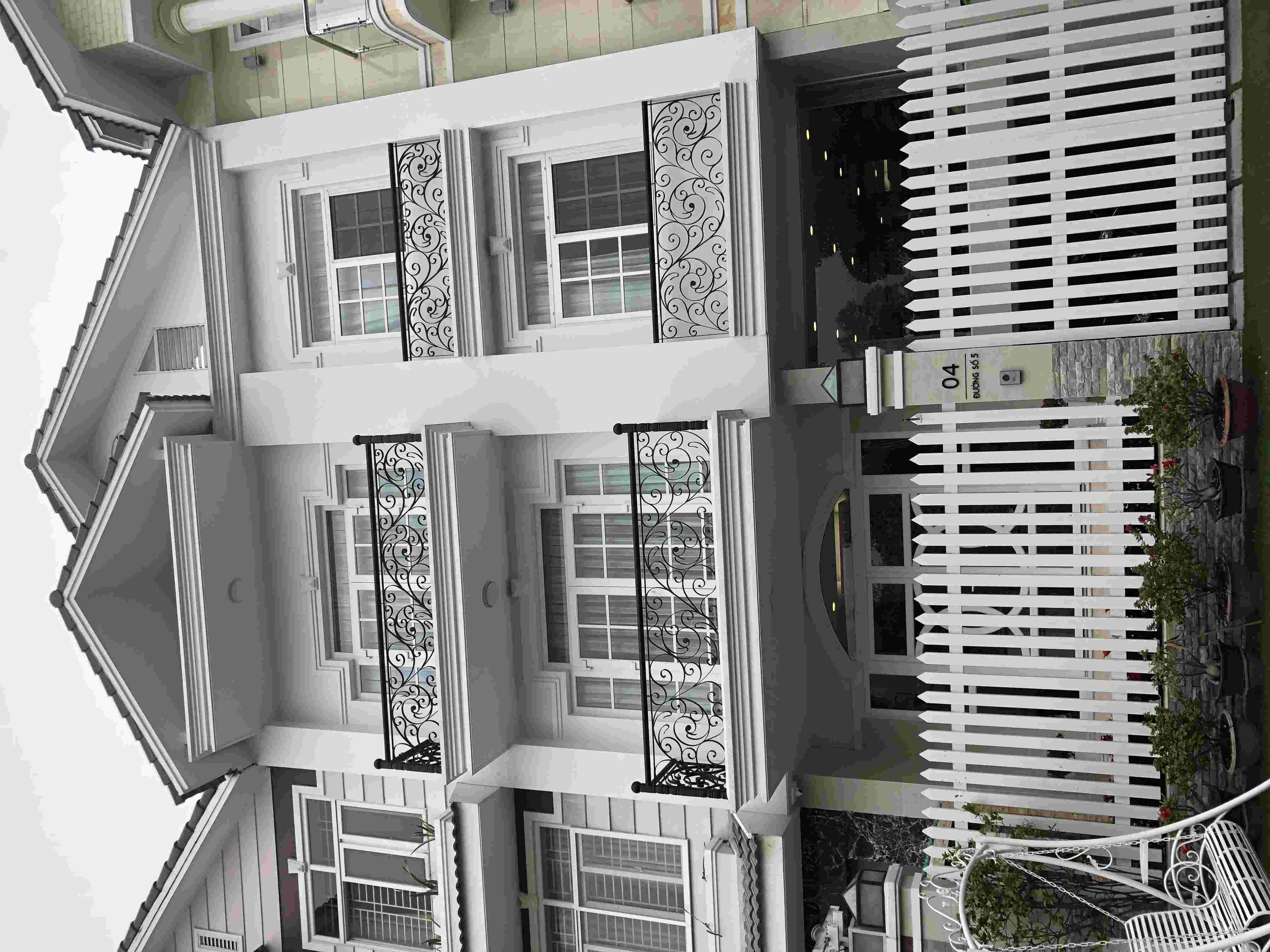 Cho thuê nhà biệt thự phố khu Him Lam Kênh Tẻ, nguyên căn, giá 60 triệu/m2, nội thất đẹp, vị trí đẹp. LH: 0913.050.053 Mr Huynh.