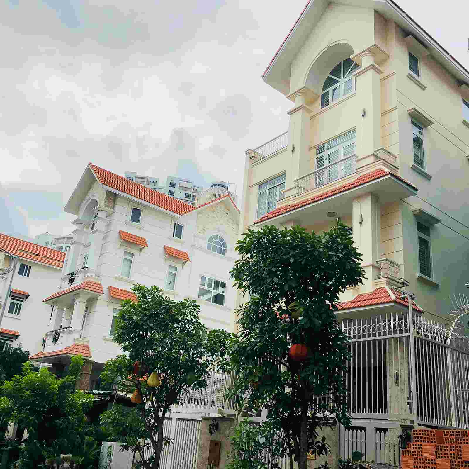 Bán biệt thự khu Him Lam Kênh Tẻ Quận 7 giá 29 tỷ, sổ hồng 2015, để lại nội thất, vị trí đẹp. LH: 0913.050.053 Mr Huynh.